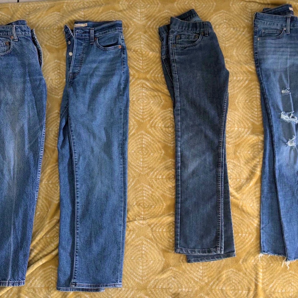 4 pairs of LEVIS JEANS